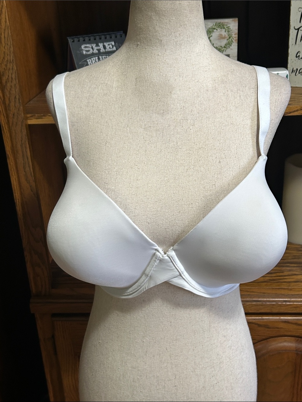 Maidenform White Smooth T-Shirt Underwire Bra Size 38DD